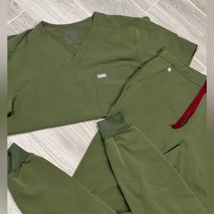 FIGS- men’s large top and medium joggers- OLIVE